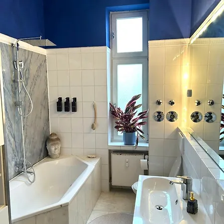 Old Building Dream In 公寓